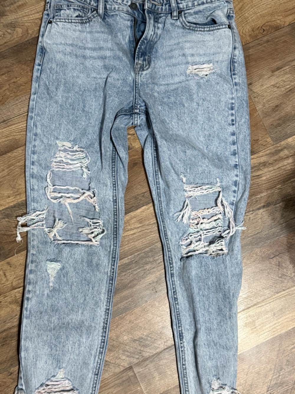Hidden Jeans Rainbow Thread Distressed Light Wash Ankle Jeans - Picture 7 of 8